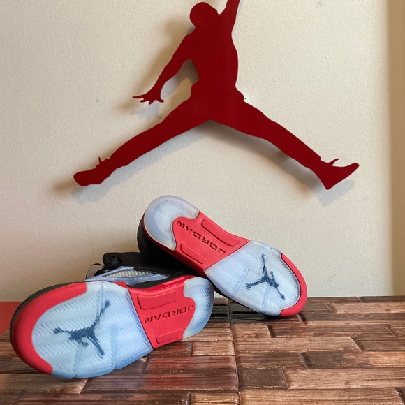 Air Jordan 5 - Picture 5 of 8